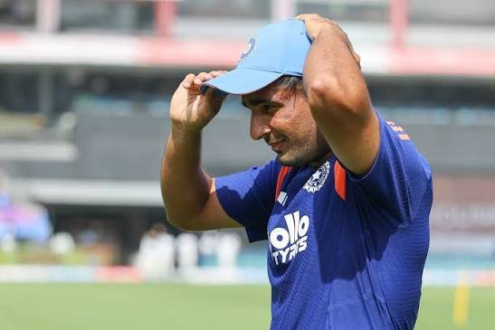 Ajinkya Rahane Supports Anshul Kamboj and Auqib Nabi After Their Performance Ajinkya Rahane Supports Anshul Kamboj and Auqib Nabi After Their Performance